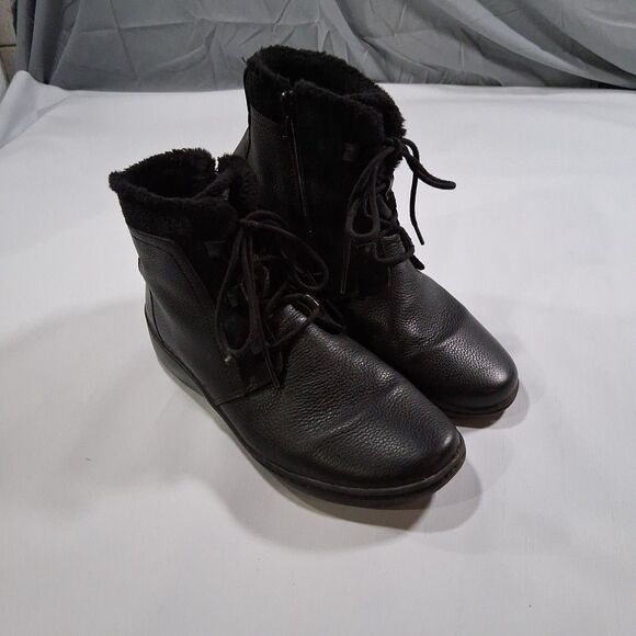CLARKS COLLECTION Soft Cushion  Ankle Boots Sz 7.5M Black Leather Faux Fur - Picture 2 of 9